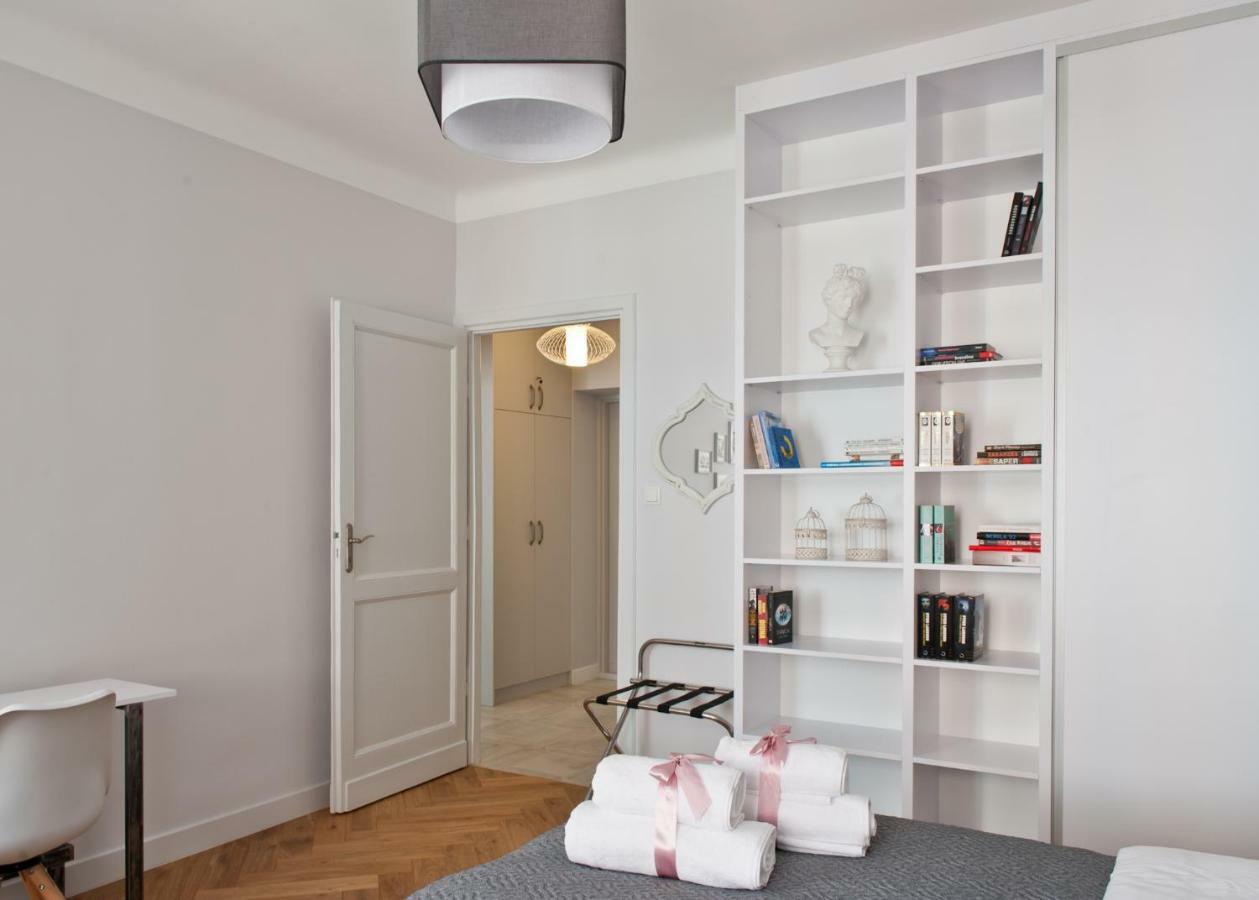 Red Brick Old Town Apartment ワルシャワ エクステリア 写真